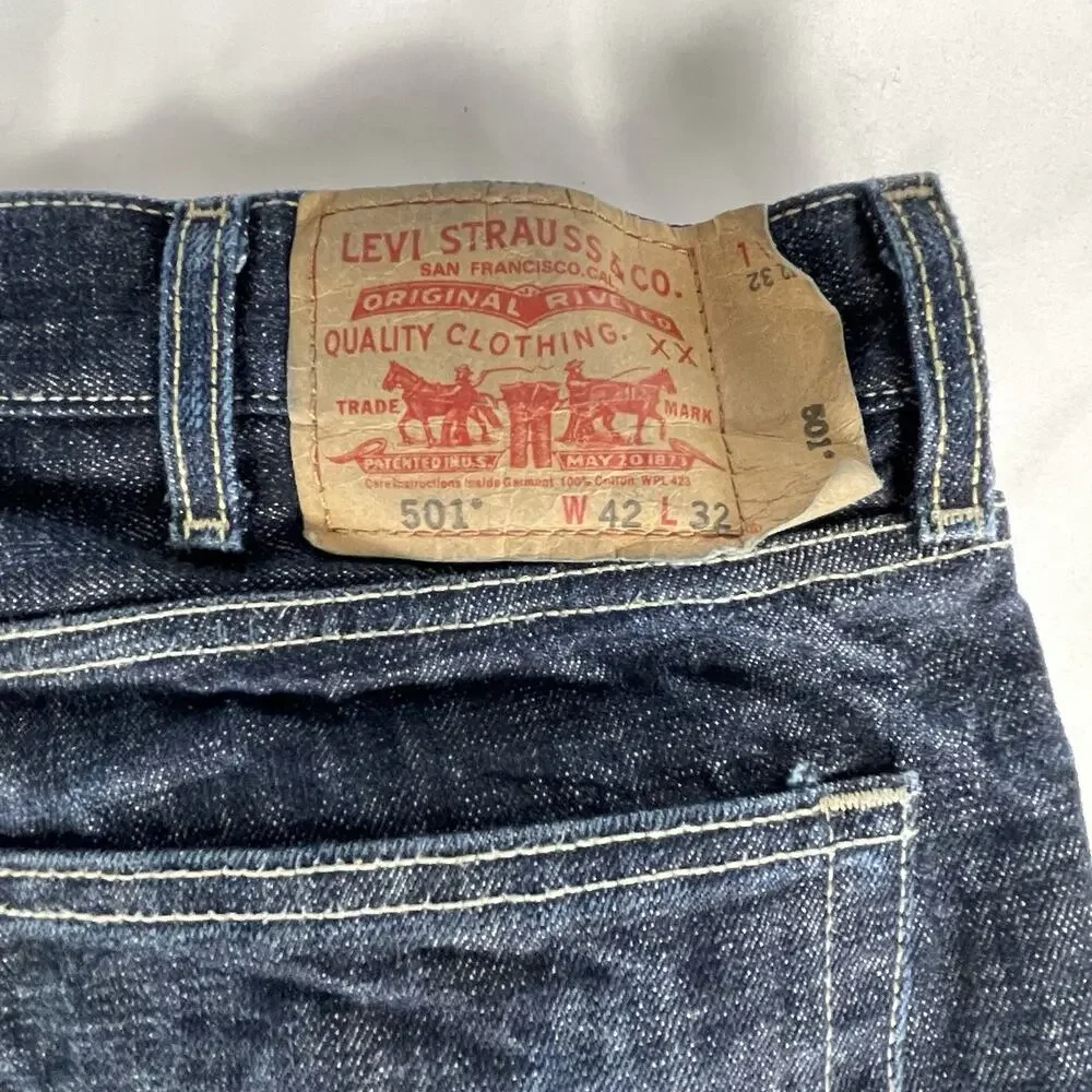 Levi's Men's 501 Orginal Fit Jeans Straight Leg Buton Fly 42x32 (39x30)